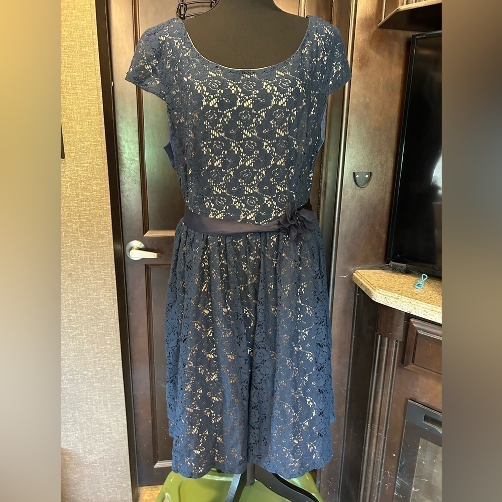 Pompous girly dress. Lace navy blue lined. Party prom wedding formal size 18W